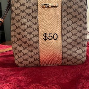 Michael Kors crossbody… Authentic! Like New!